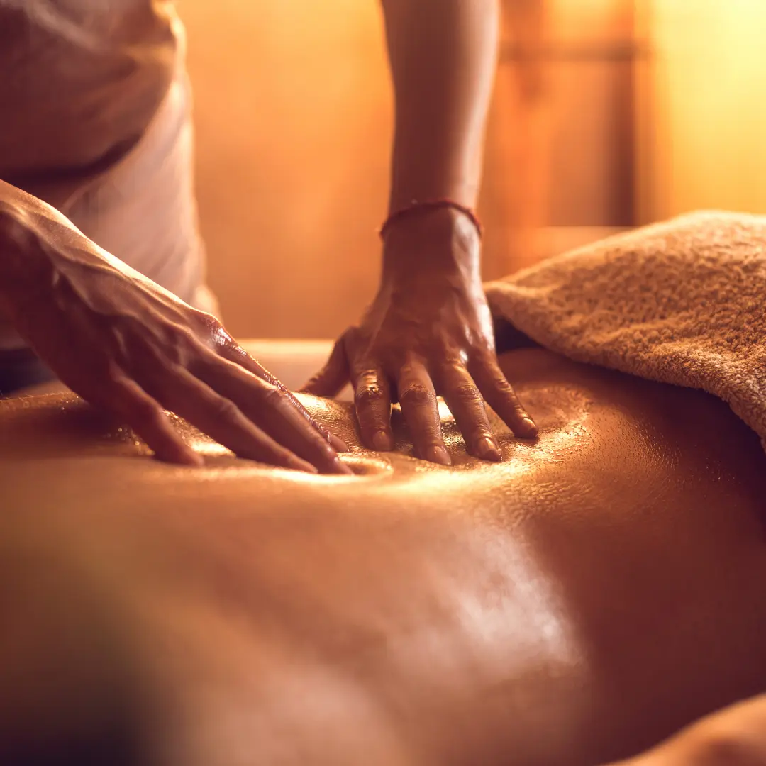 Masaje relajante de 60 minutos en Estética Ito para aliviar tensión, reducir estrés, relajar el cuerpo y mejorar la sensación de bienestar.