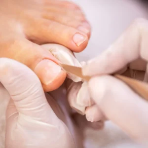 Manicura normal - Servicio de cuidado de manos y esmaltado tradicional